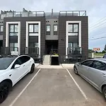 Lovely One Bedroom Condo With Free Parking